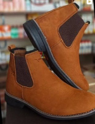 Post Instagram: botas de couro à venda na loja